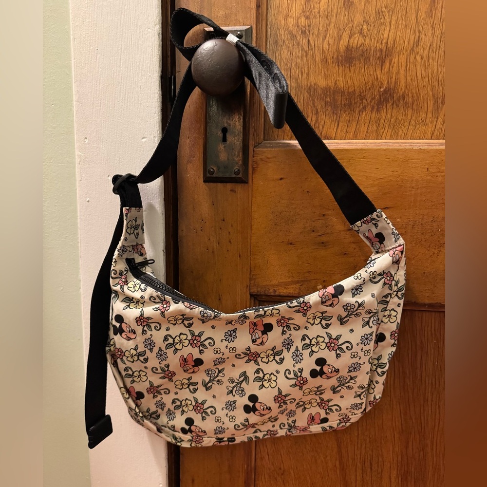 Baggu Disney Medium Nylon Crescent Bag  Mickey Minnie Storybrook Floral- NWT - Picture 4 of 6